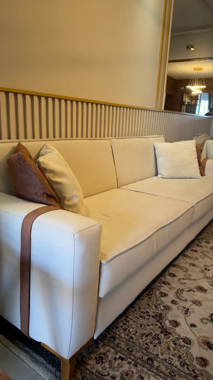 Sofá 3 Lugares Bege - Elegante e Confortável