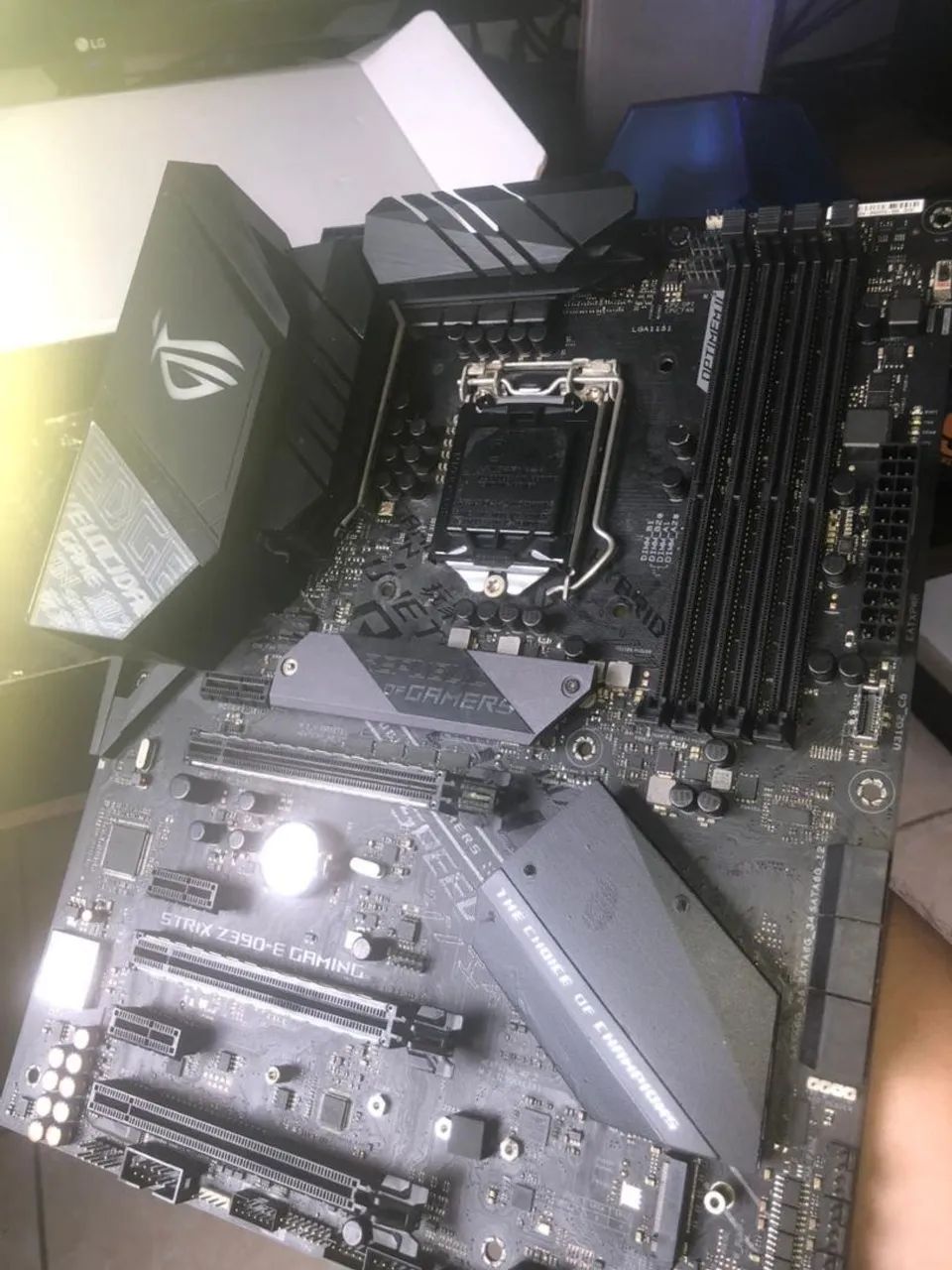 KIT Gamer - PLACA MÃE ASUS ROG STRIX Z390 E-Gaming + I9 9900K