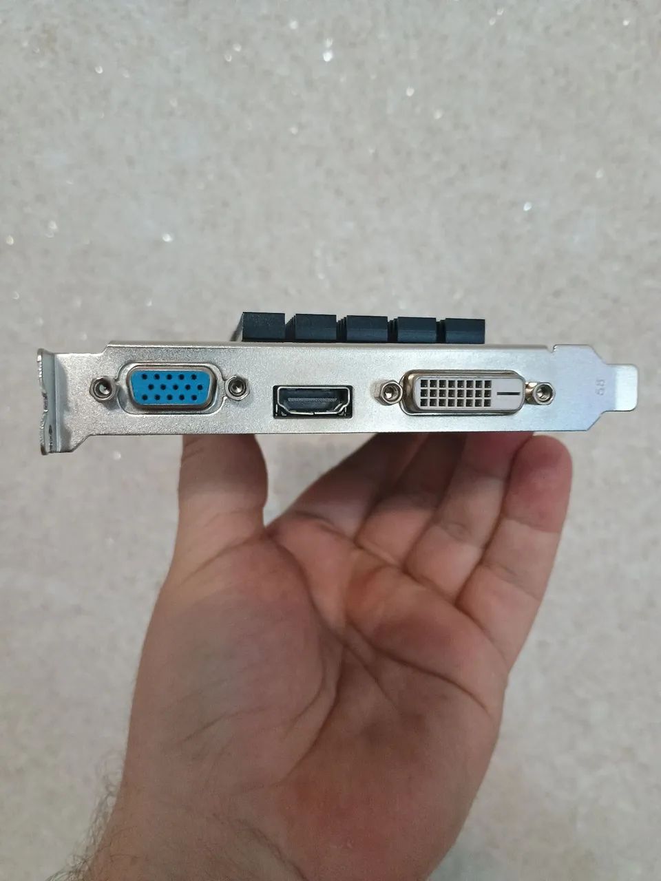 GT 710 1GB extremamente conservada  - Foto 3