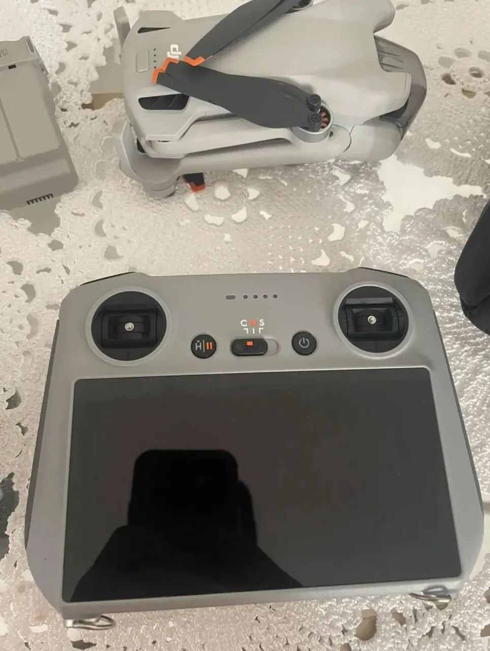 Drone Dji Mini 3 combo Fly More + Controle com Tela - Foto 3