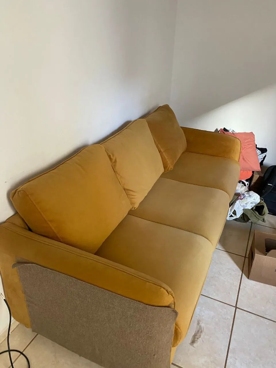 Sofá amarelo 3 lugares - Foto 2
