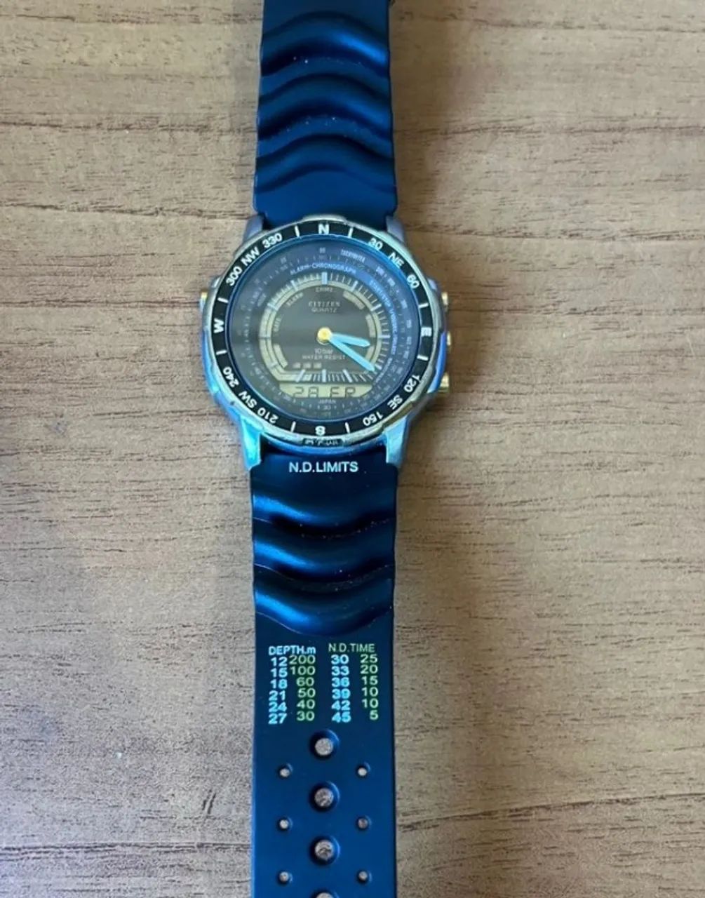 Citizen Surf Diver 8948 - Série Ouro - Ana-Digi - Vintage Japão