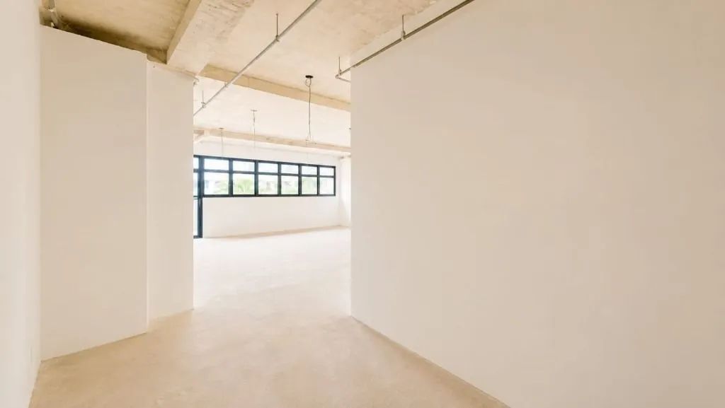 Sala comercial de 84,91 m² com 2 banheiros, varanda e vagas rotativas no Edifício Quadria  - Foto 3