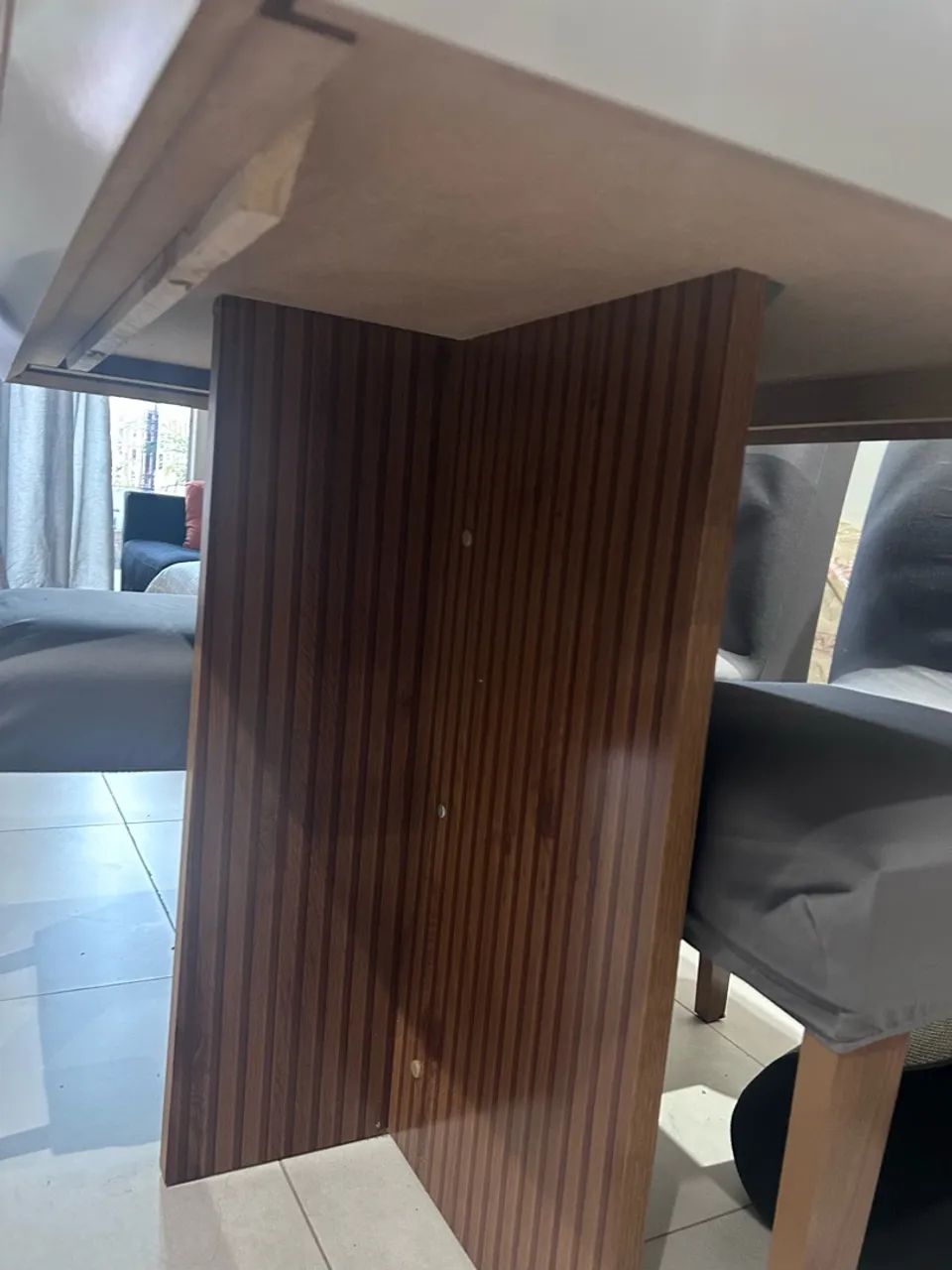 Mesa com tampa de vidro com 4 cadeiras  - Foto 4