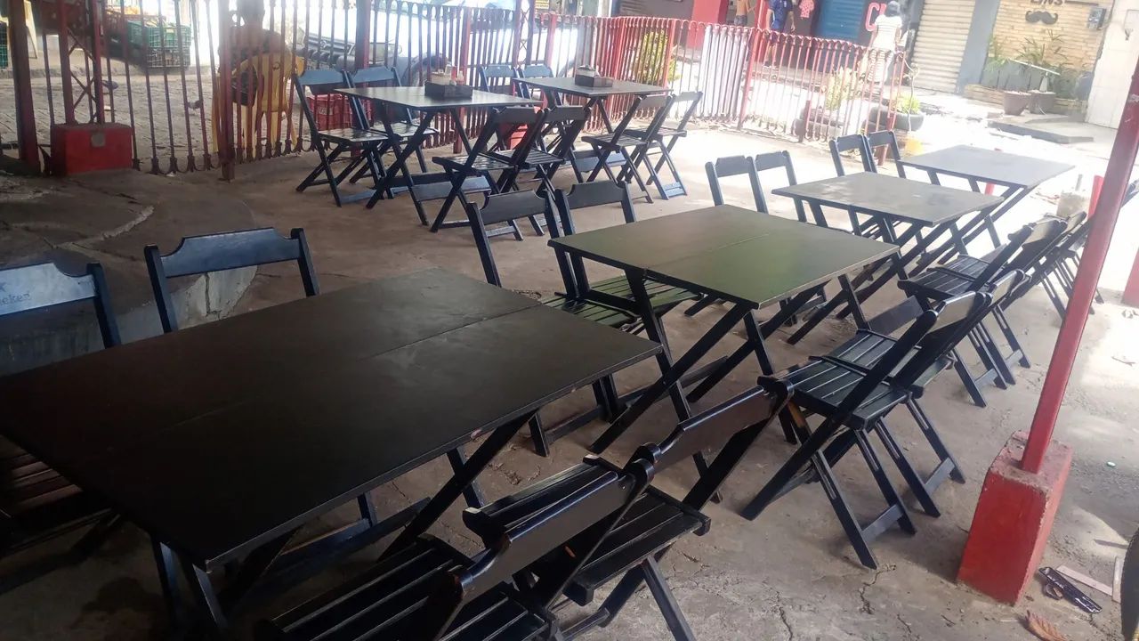 Messas e cadeiras ideal para bar ou restaurante 