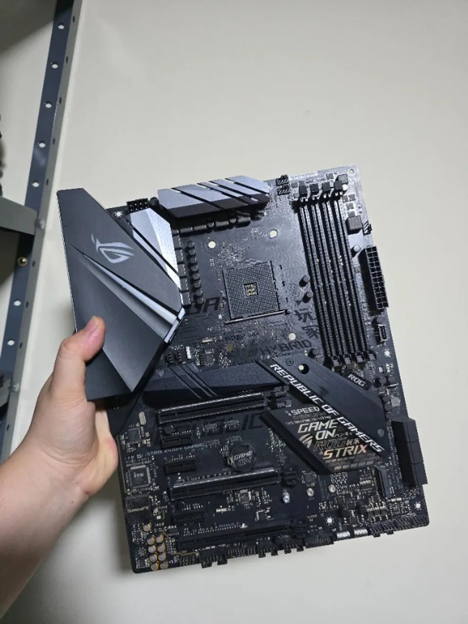 Placa mãe X470F - GAMING ROG STRIX  - Foto 2