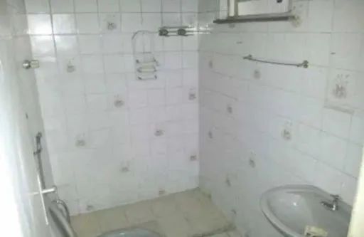 Casa com excelente localização comercial em uma rua de grande movimento - Foto 2