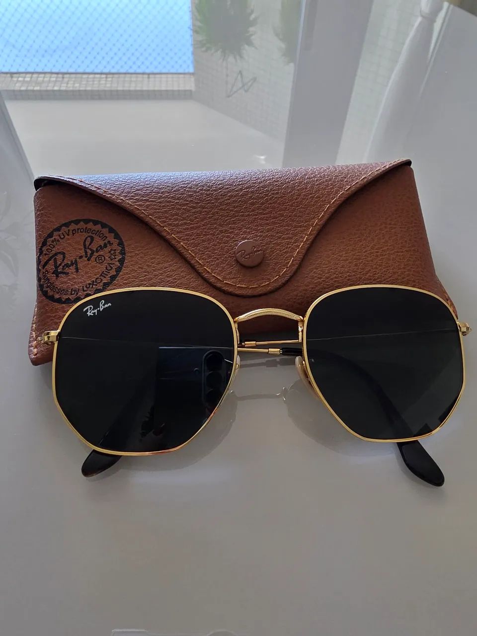 Ray-ban hexagonal sem detalhes.