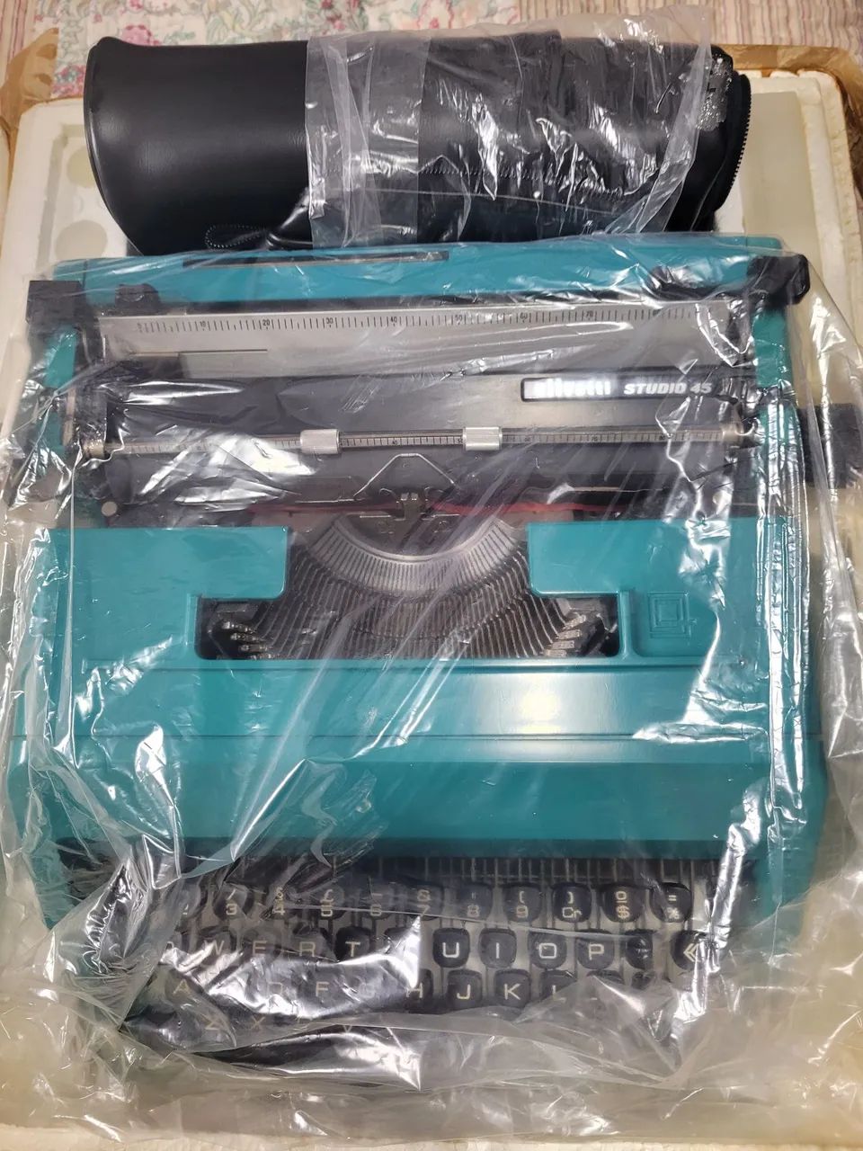 Máquina de Escrever Olivetti NOVA