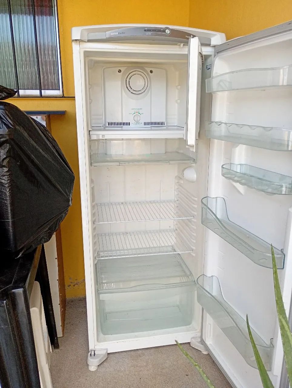 Vendo essa geladeira fros free  - Foto 3