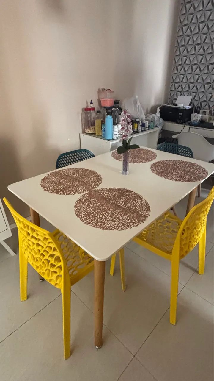 Conjunto mesa com 4 cadeiras  - Foto 2