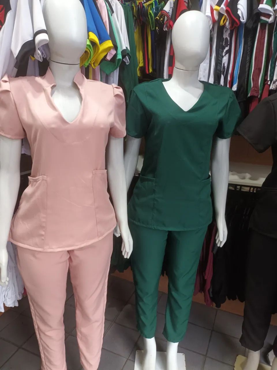 Jalecos e scrubs  - Foto 4