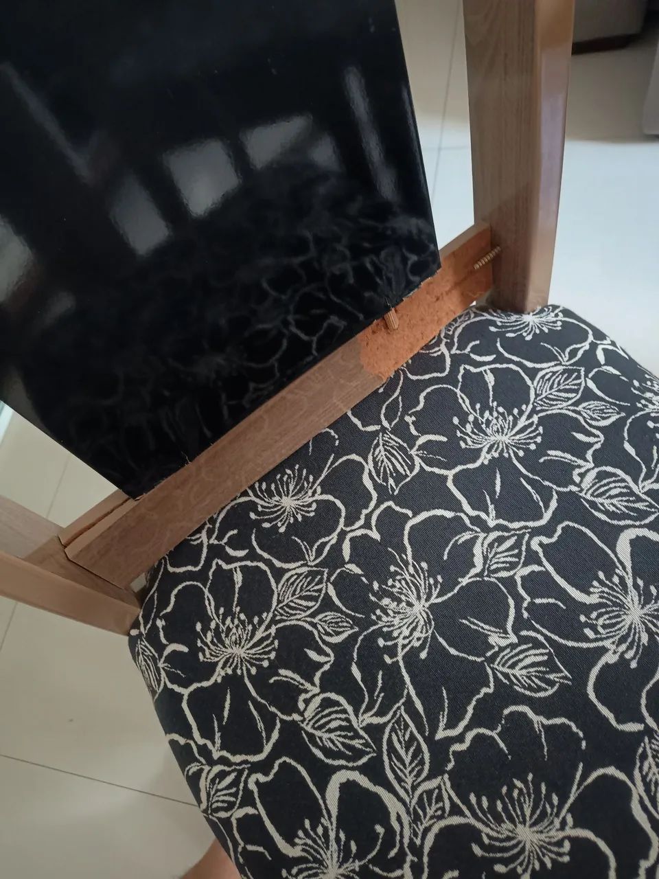 CONJUNTO MESA COM 4 CADEIRAS - Foto 3