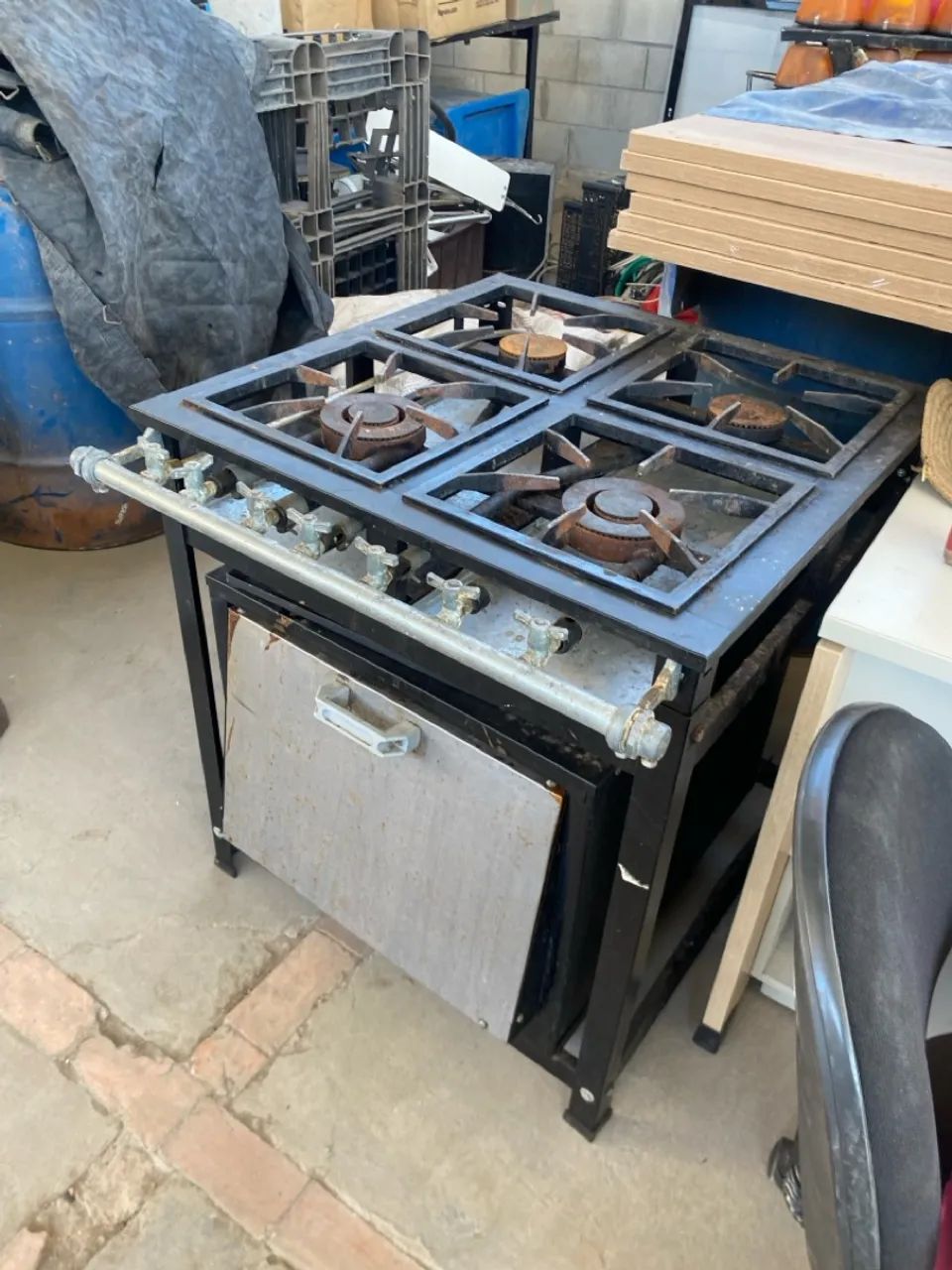Fogão industrial 4 boca com forno