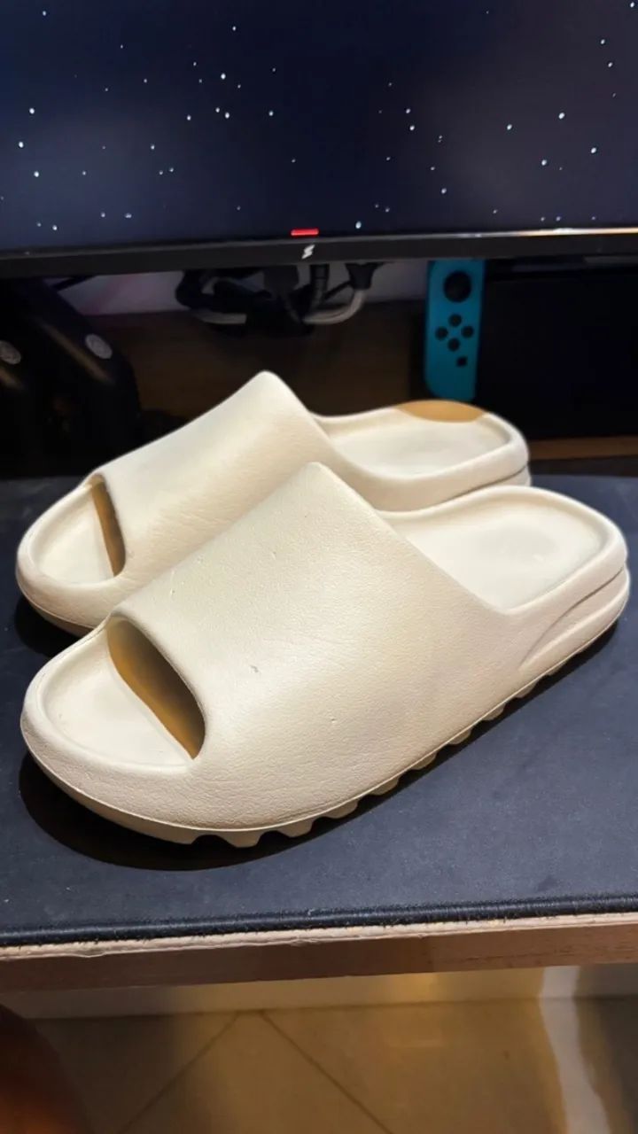 Yeezy Slide Bone (2022) - Foto 2