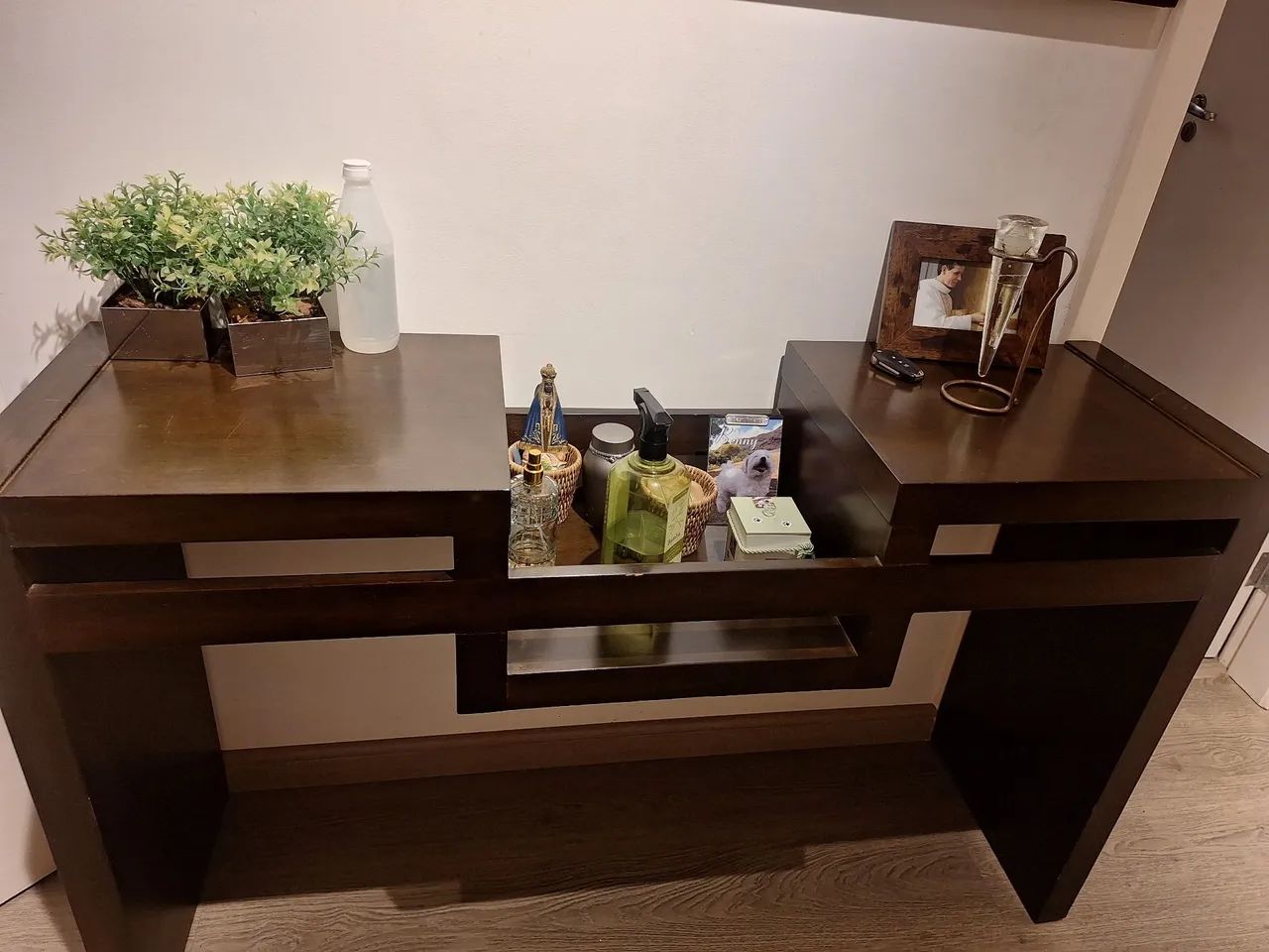 Aparador e quadro decorativo e otima qualidade!  - Foto 2