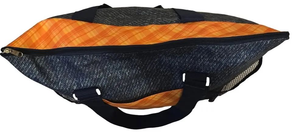 Bolsa grande com bolsos laterais externos e estampa xadrez laranja, bastante espaçosa! - Foto 2