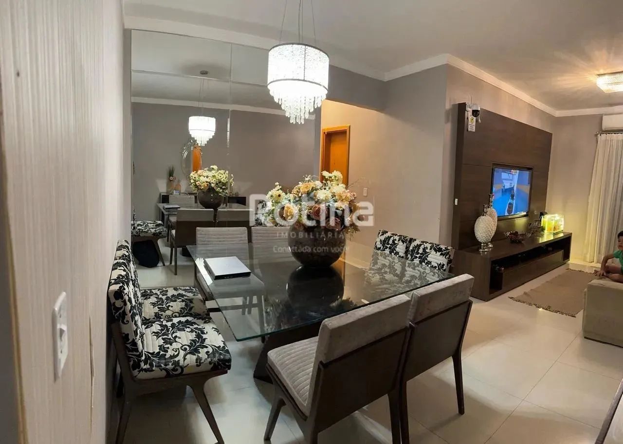 Apartamento à venda no Bairro Santa Mônica (Fundo)  3 quartos, 1 suíte, 2 vagas