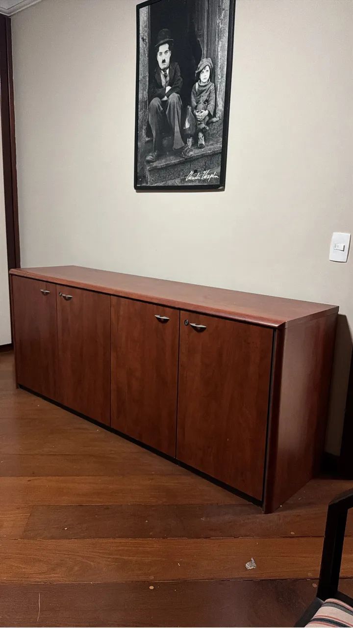 Mesa escritório, aparador, gaveteiro e 2 poltronas  - Foto 2