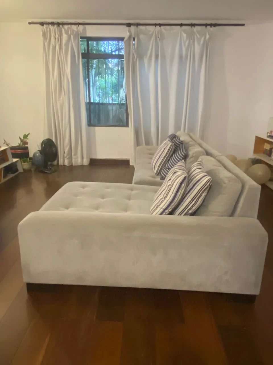Sofá 5 lugares com chaise - Foto 4
