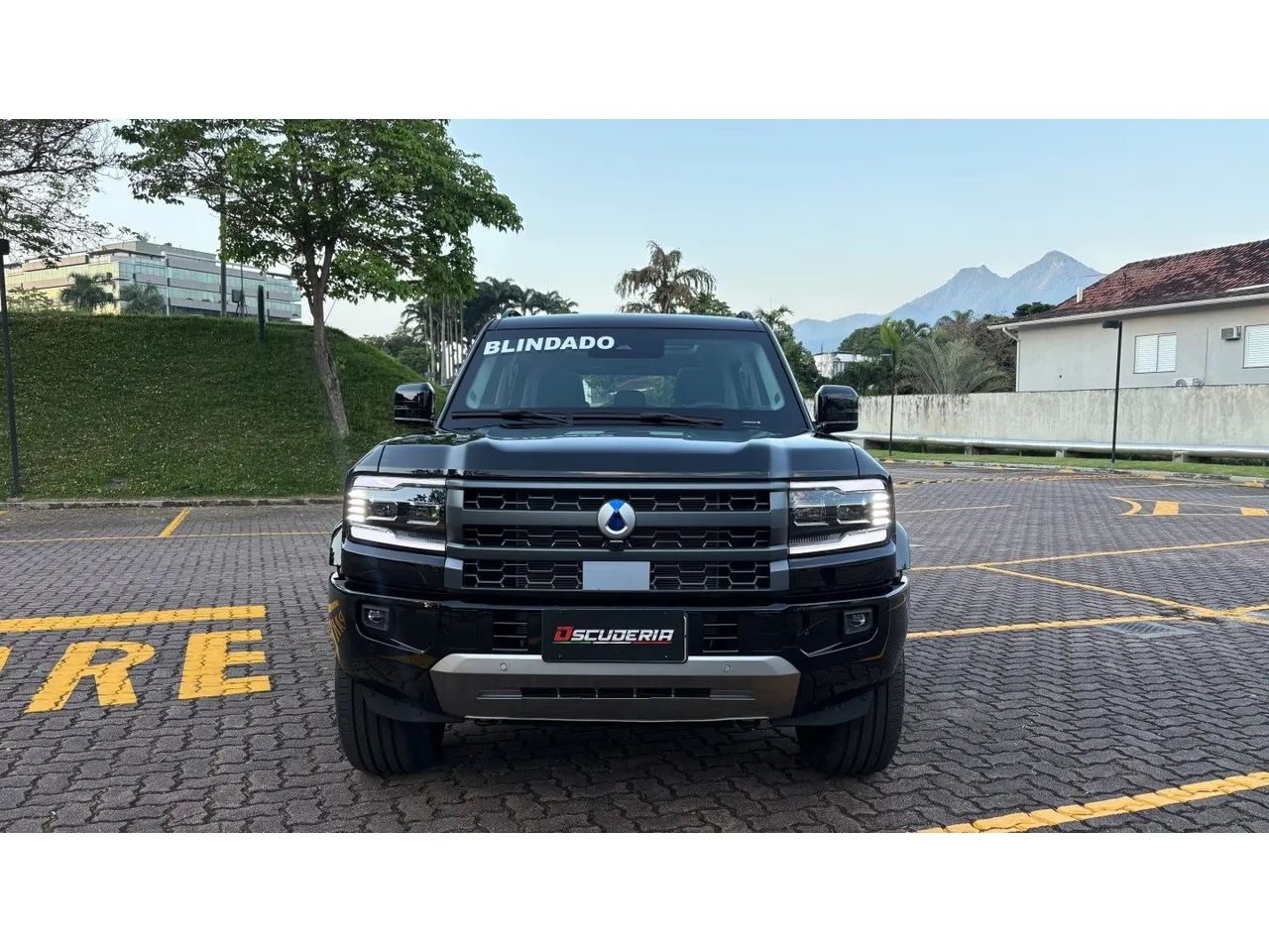 Denza B5 SUV híbrido plug-in, foto 4 de 16