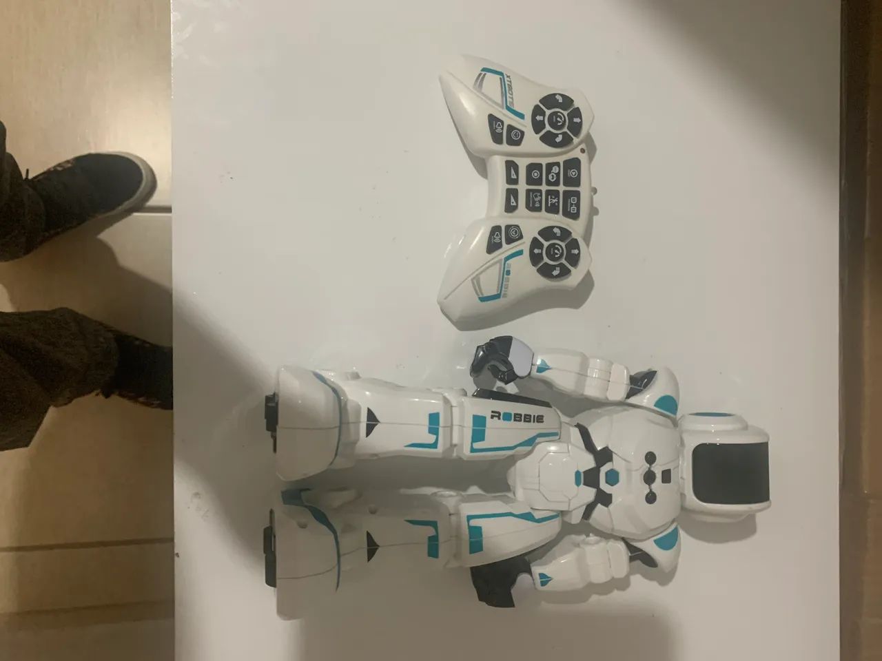 Robô a pilha eletronico