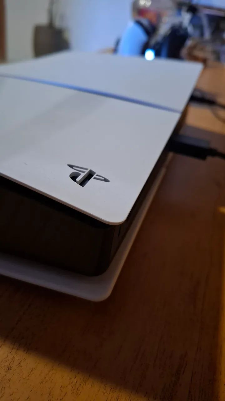 Playstation 5 Slim - 2 controles - Foto 5