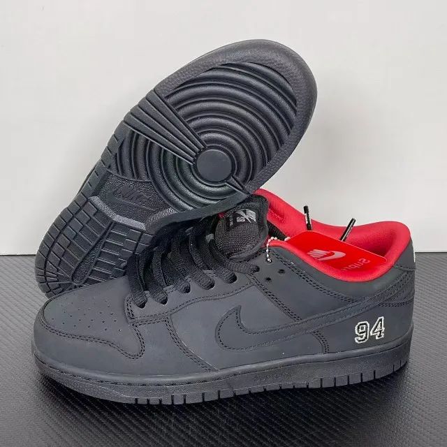  SB Dunk Low Supreme - Black