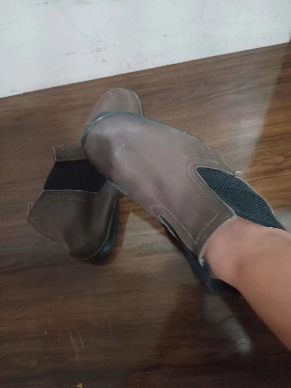 Bota de couro número 43