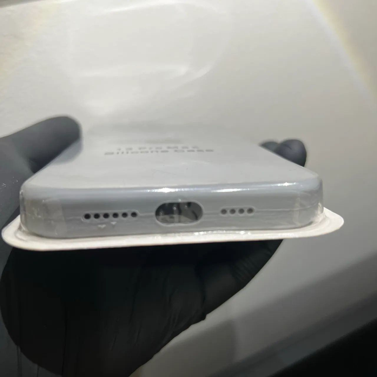 capinha iphone 13 pro max cinza silicone - Foto 3