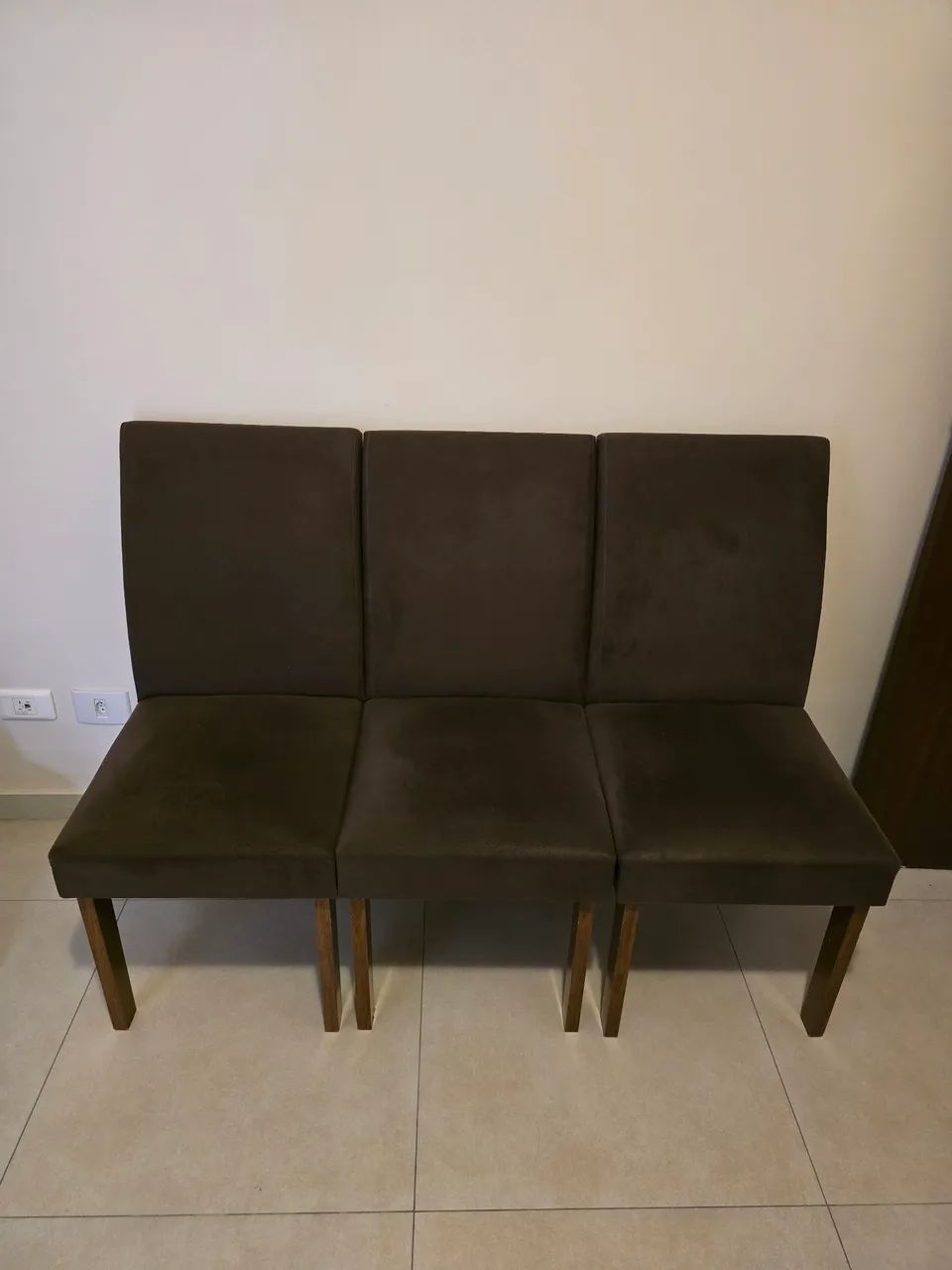 Kit com 3 Cadeiras de Jantar Estofadas em Suede Marrom