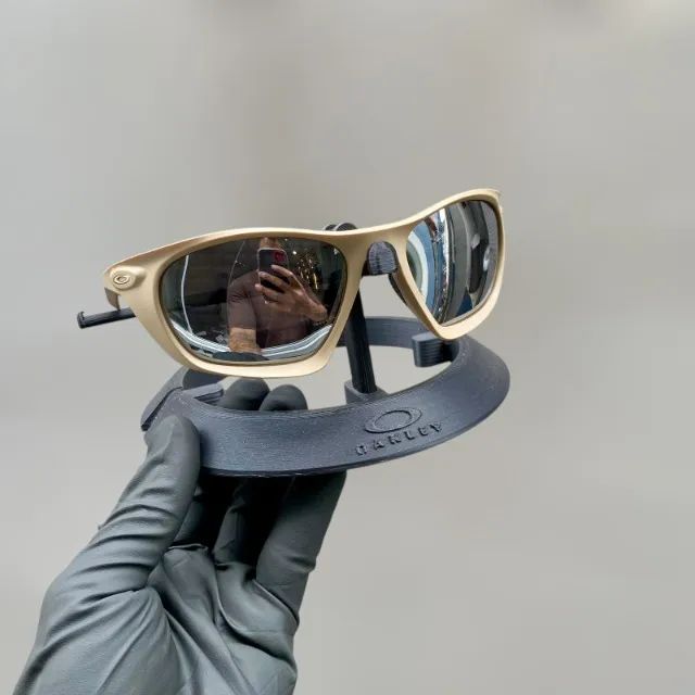 Óculos Oakley X703