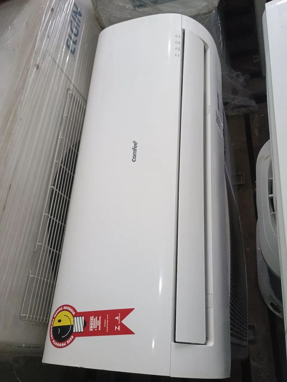 Split 9000 BTU com gás no sistema