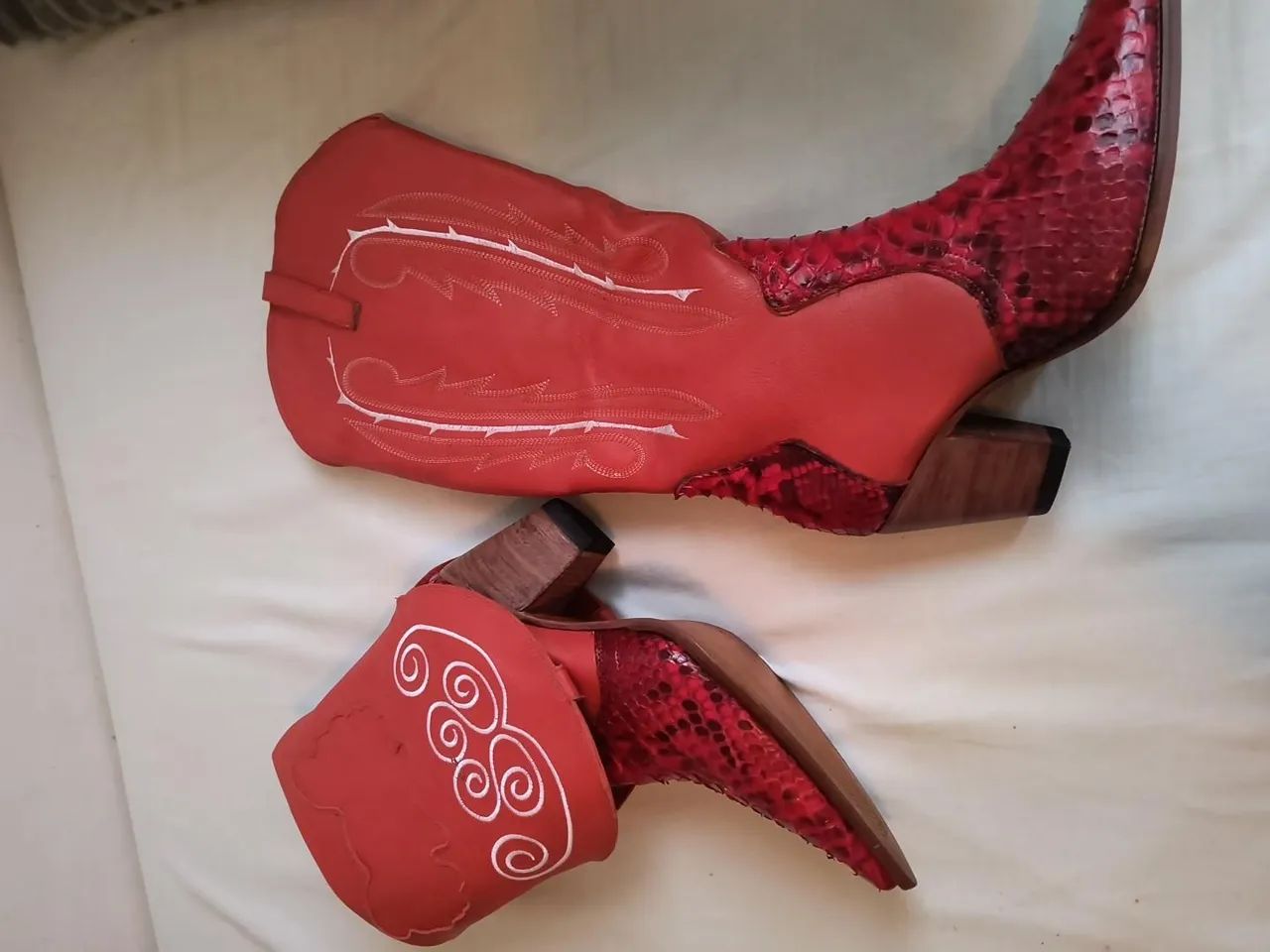 Bota de couro de cobra 