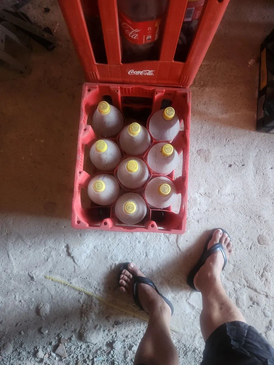 Vasilhames de coca cola 2 litros temos 2 caixas - Foto 2