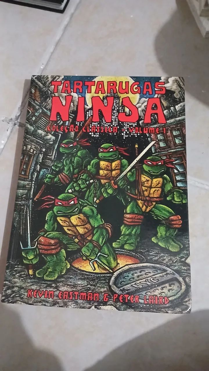 Mangás e quadrinhos. Variados