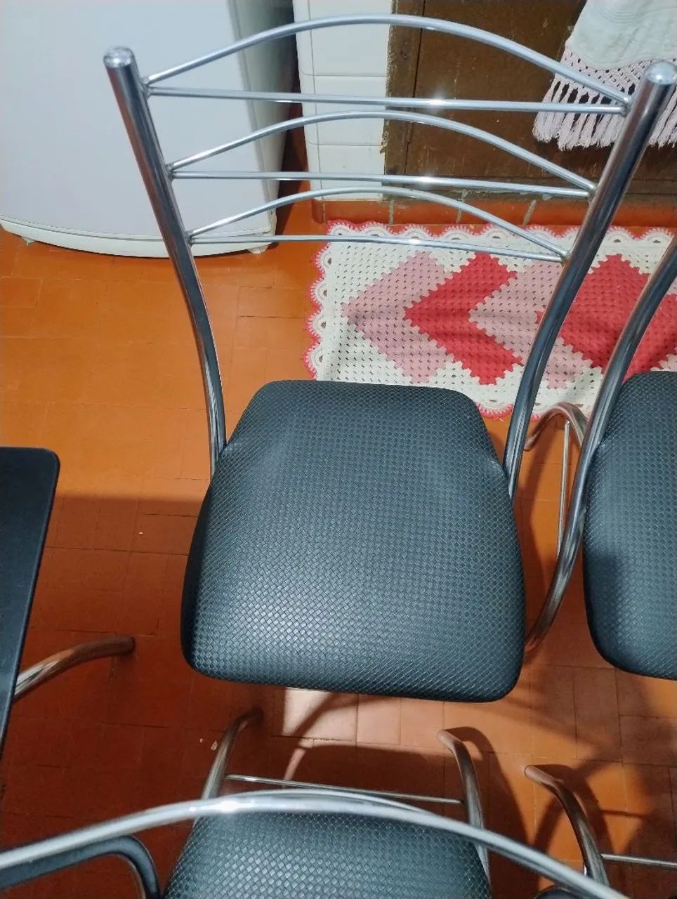 Mesa de vidro com 4 cadeiras  - Foto 4