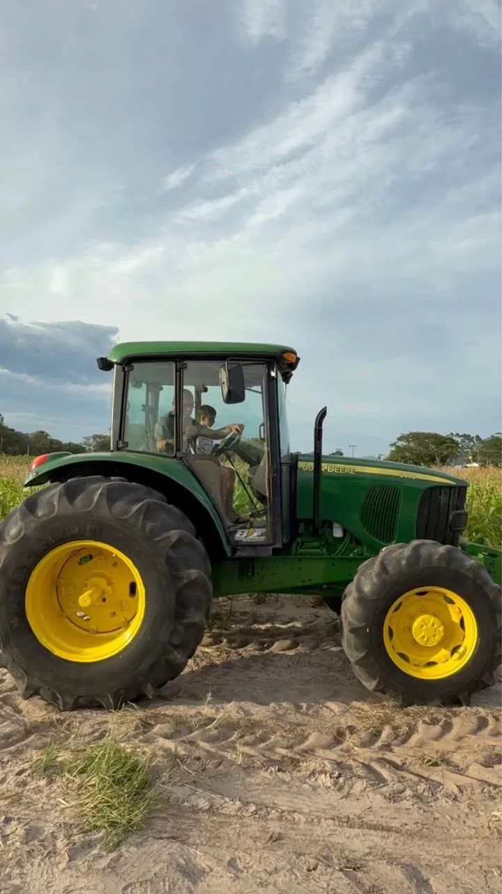 JOHN DEERE 6110 - 4x4 - Foto 2