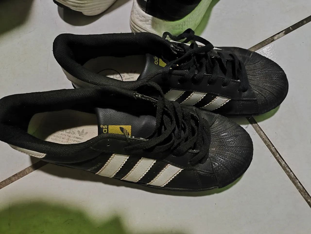 Tênis adidas superstar TAM 43