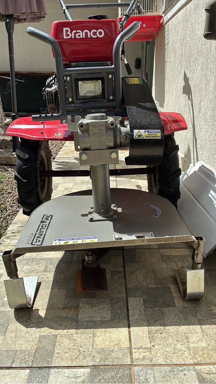 Micro Trator com roçadeira frontal - Foto 4