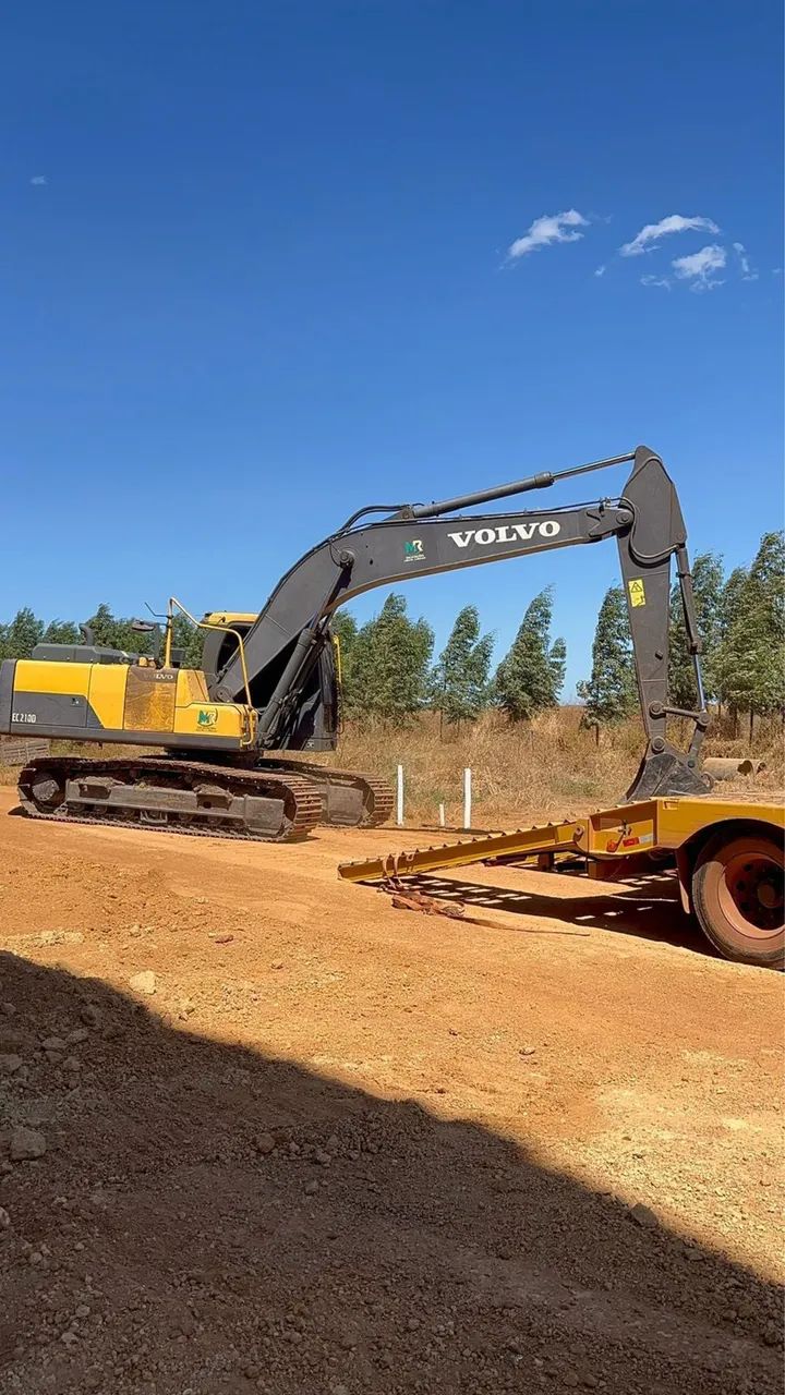 Escavadeira Volvo Ec210 - Foto 2