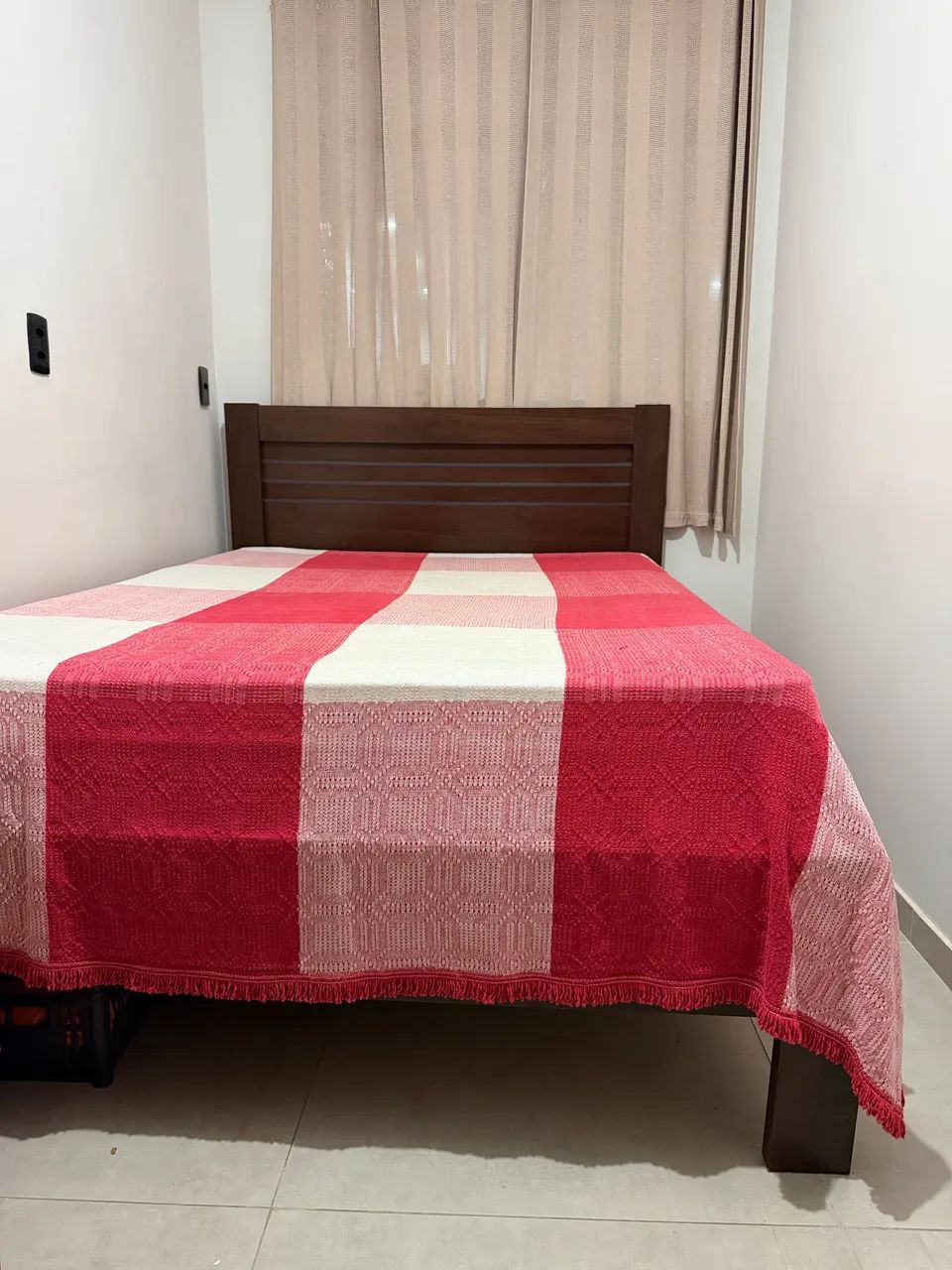 Cama casal com colchão 