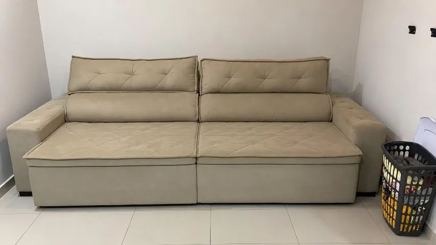 Sofá Bege Retrátil com dois lugares - Foto 2