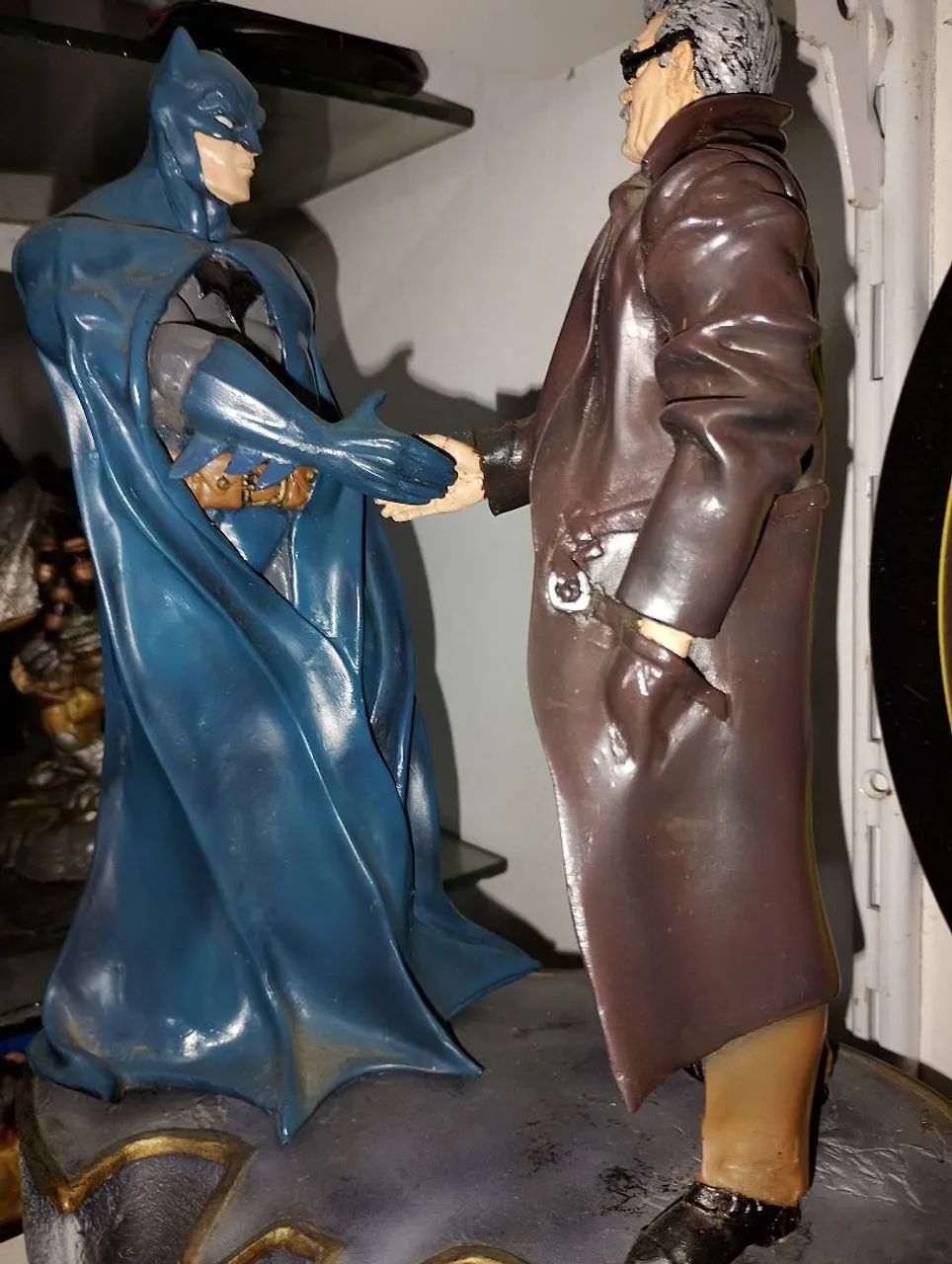 Estátua Batman e Gordon em resina maciça - Foto 3