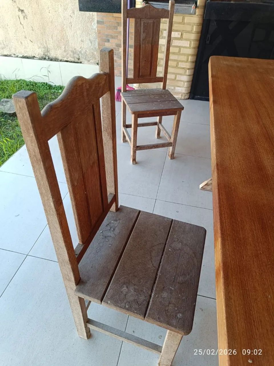 Mesa madeira maciça com 6 cadeiras  - Foto 2