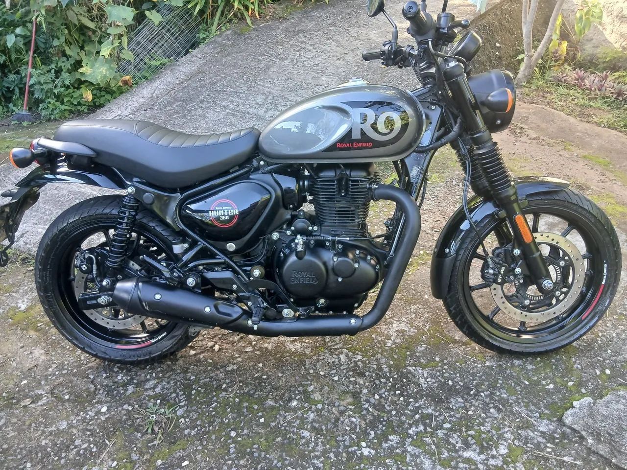 RE Hunter Grey 350