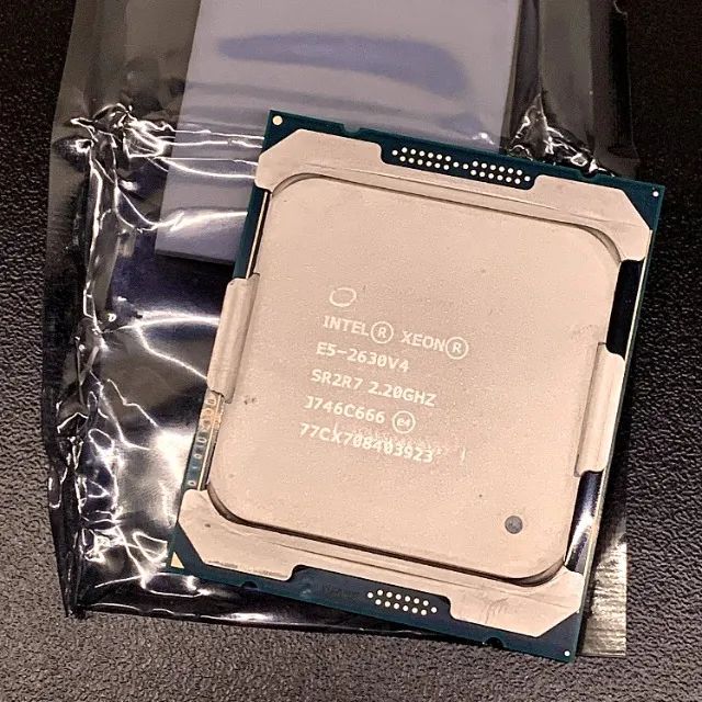 Processador Intel Xeon E5-2630 v4 ? 10 núcleos e 20 threads