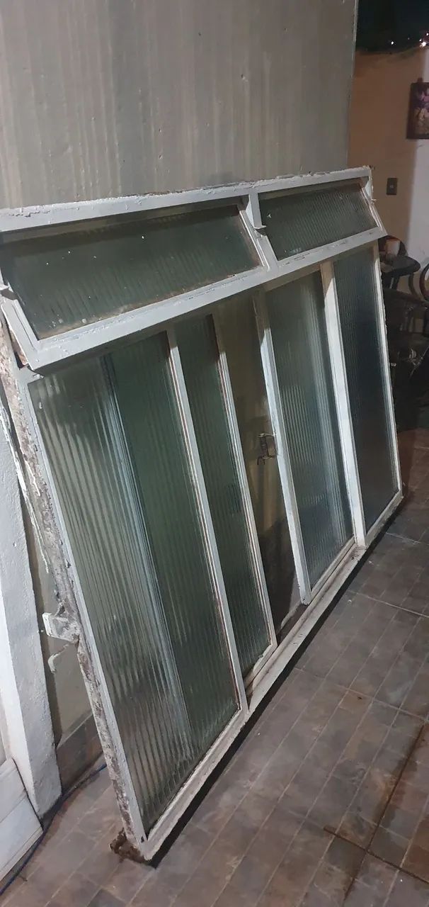 Window448342499042928641