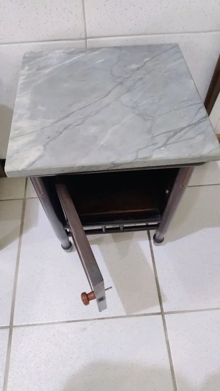 Mesinha de cabeceira antiga  - Foto 5