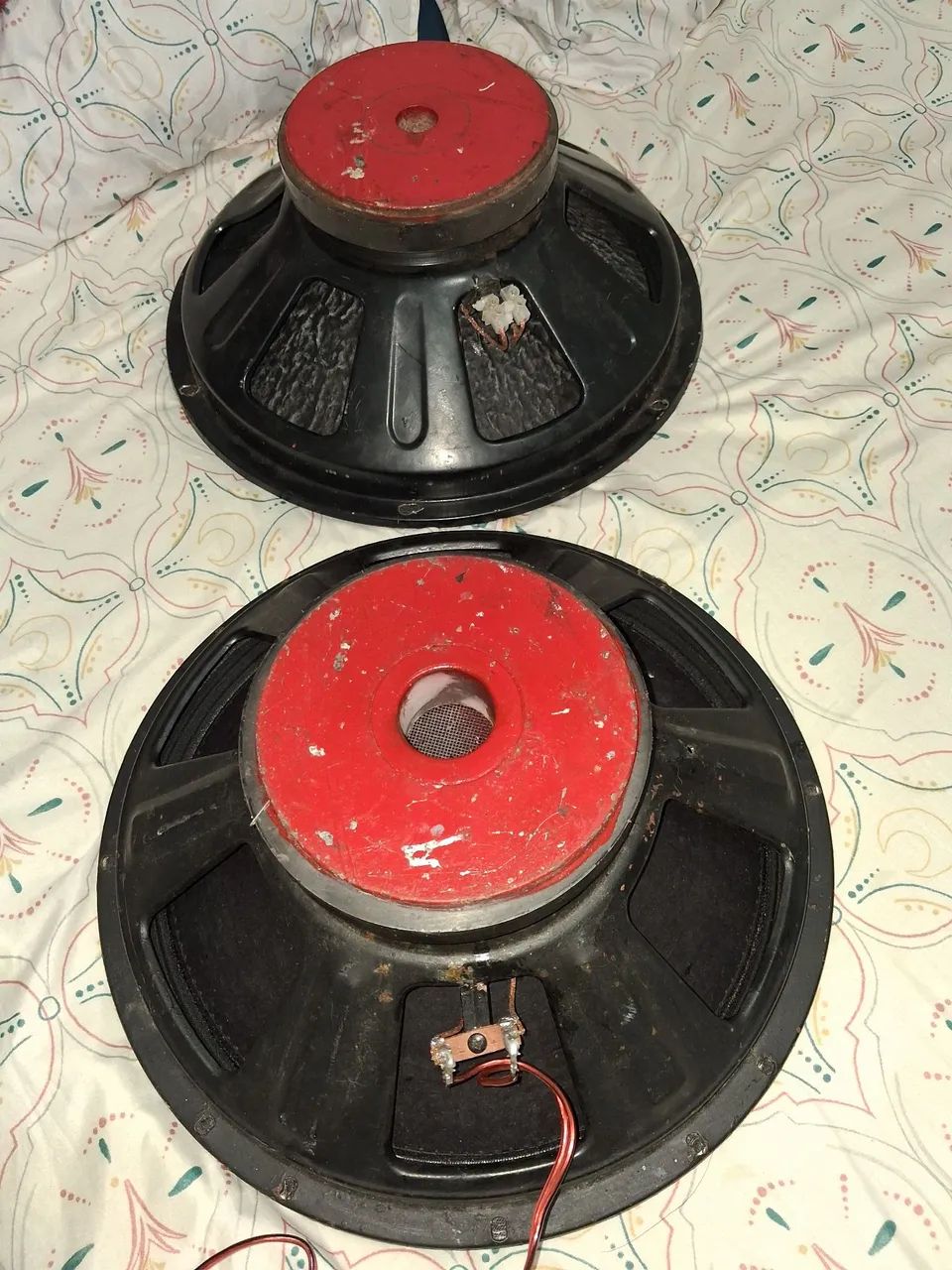 Vende se dois fones de 15 polegadas de 350 rms  seminovos 